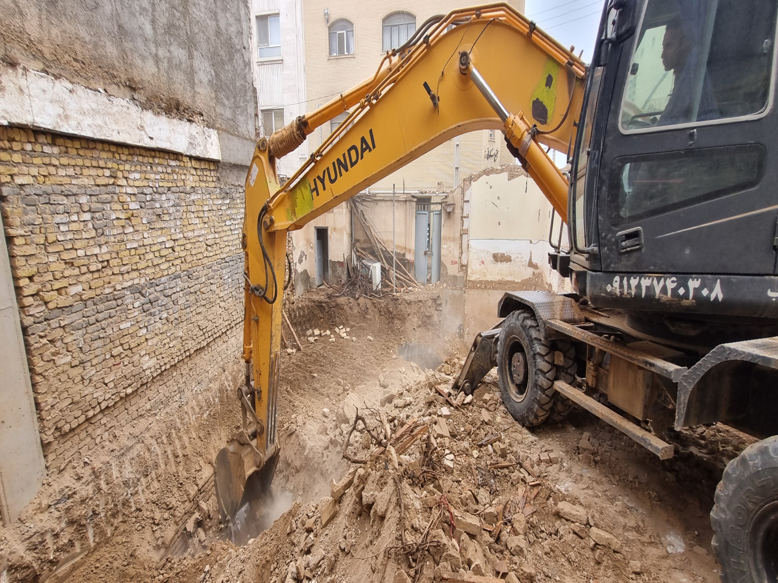 آغاز به کار عملیات ساخت 4 واحدمسکونی